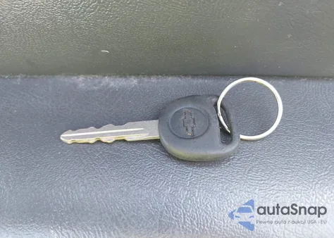 2004 Chevrolet Silverado K2500 Heavy Duty z USA, uszkodzony, nr VIN 1GCHK29U04E142775